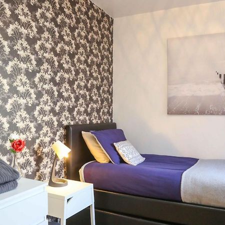 Perfect Central City Location - Parking - 3 Beds - 2 Bedrooms Belfast Dış mekan fotoğraf