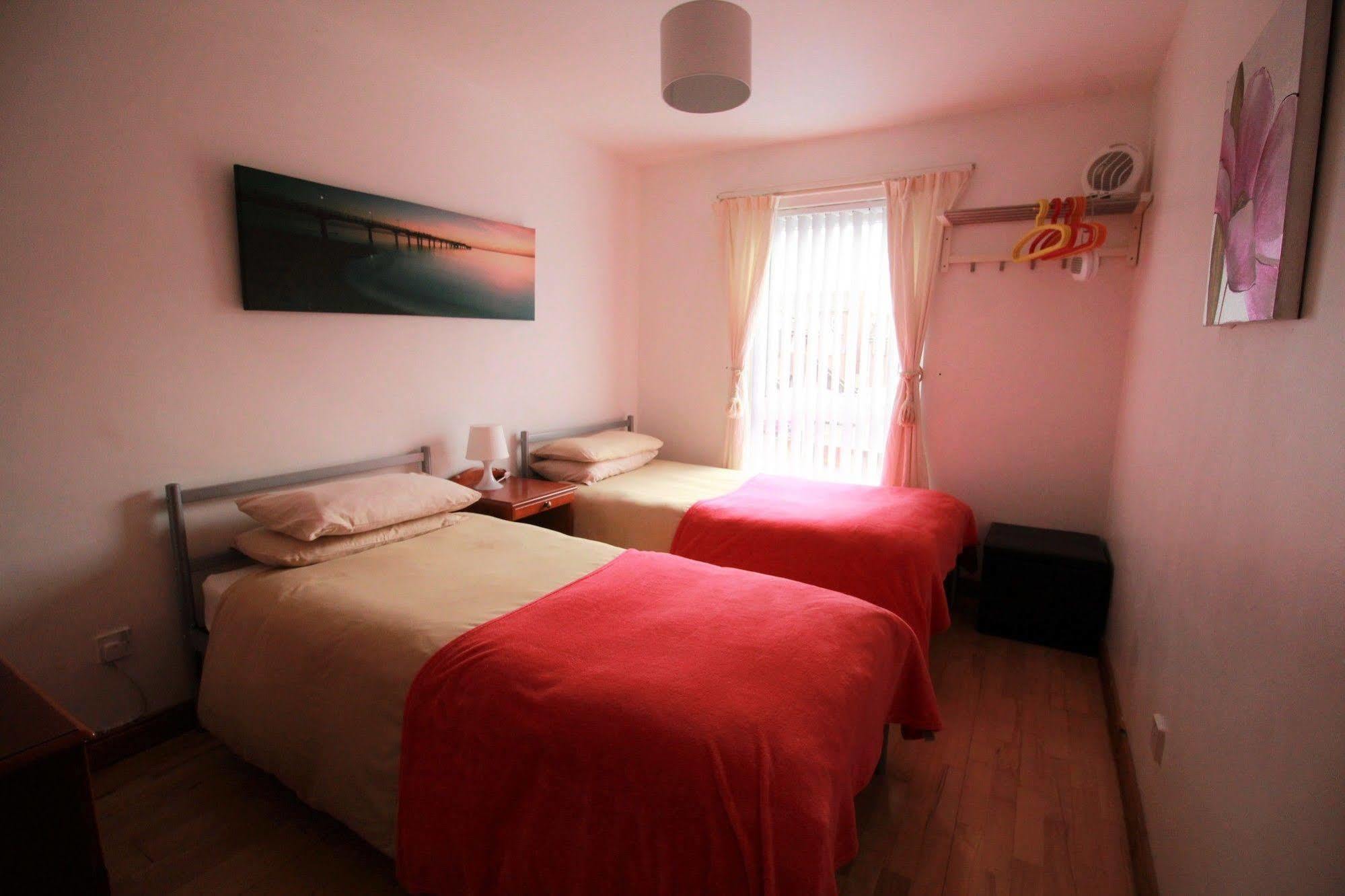 Perfect Central City Location - Parking - 3 Beds - 2 Bedrooms Belfast Dış mekan fotoğraf