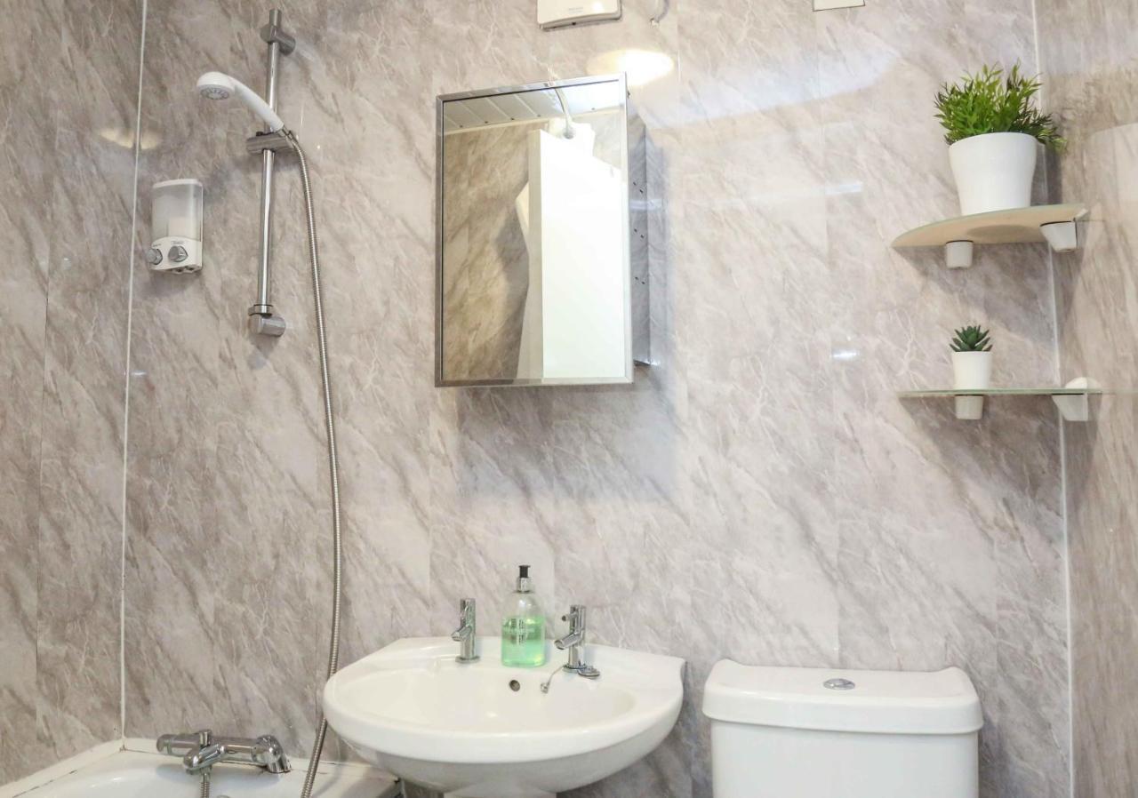 Perfect Central City Location - Parking - 3 Beds - 2 Bedrooms Belfast Dış mekan fotoğraf