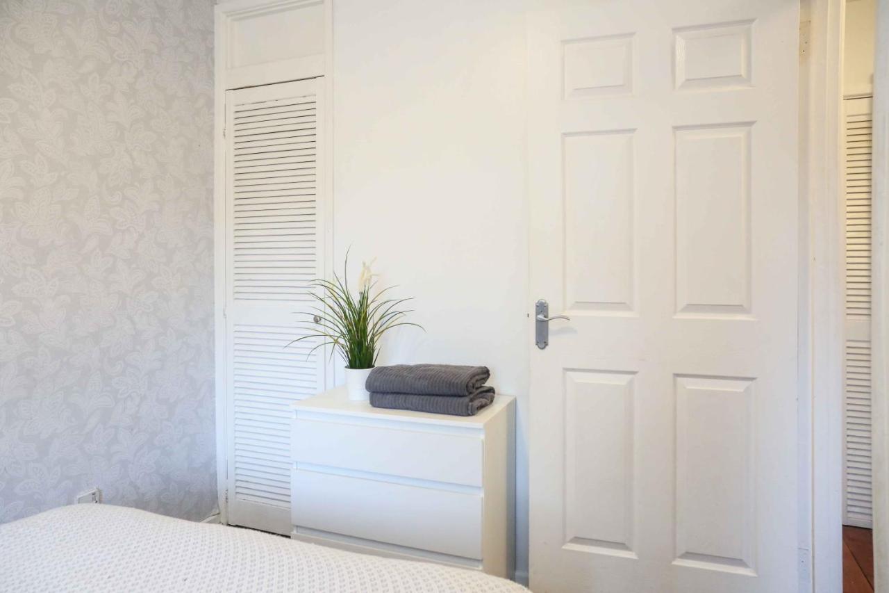 Perfect Central City Location - Parking - 3 Beds - 2 Bedrooms Belfast Dış mekan fotoğraf