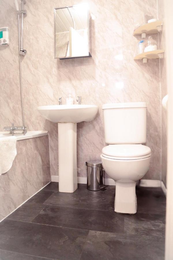 Perfect Central City Location - Parking - 3 Beds - 2 Bedrooms Belfast Dış mekan fotoğraf